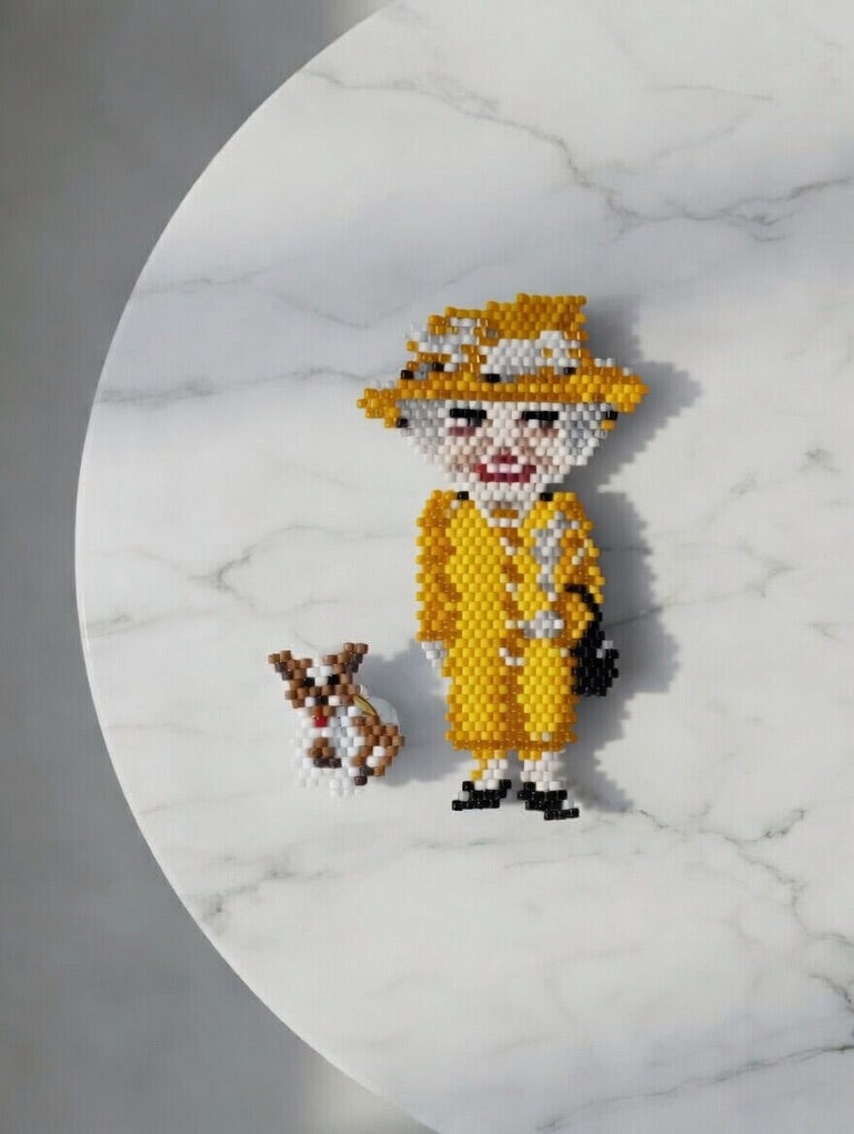 Spilla "Queen Elizabeth + Corgi"